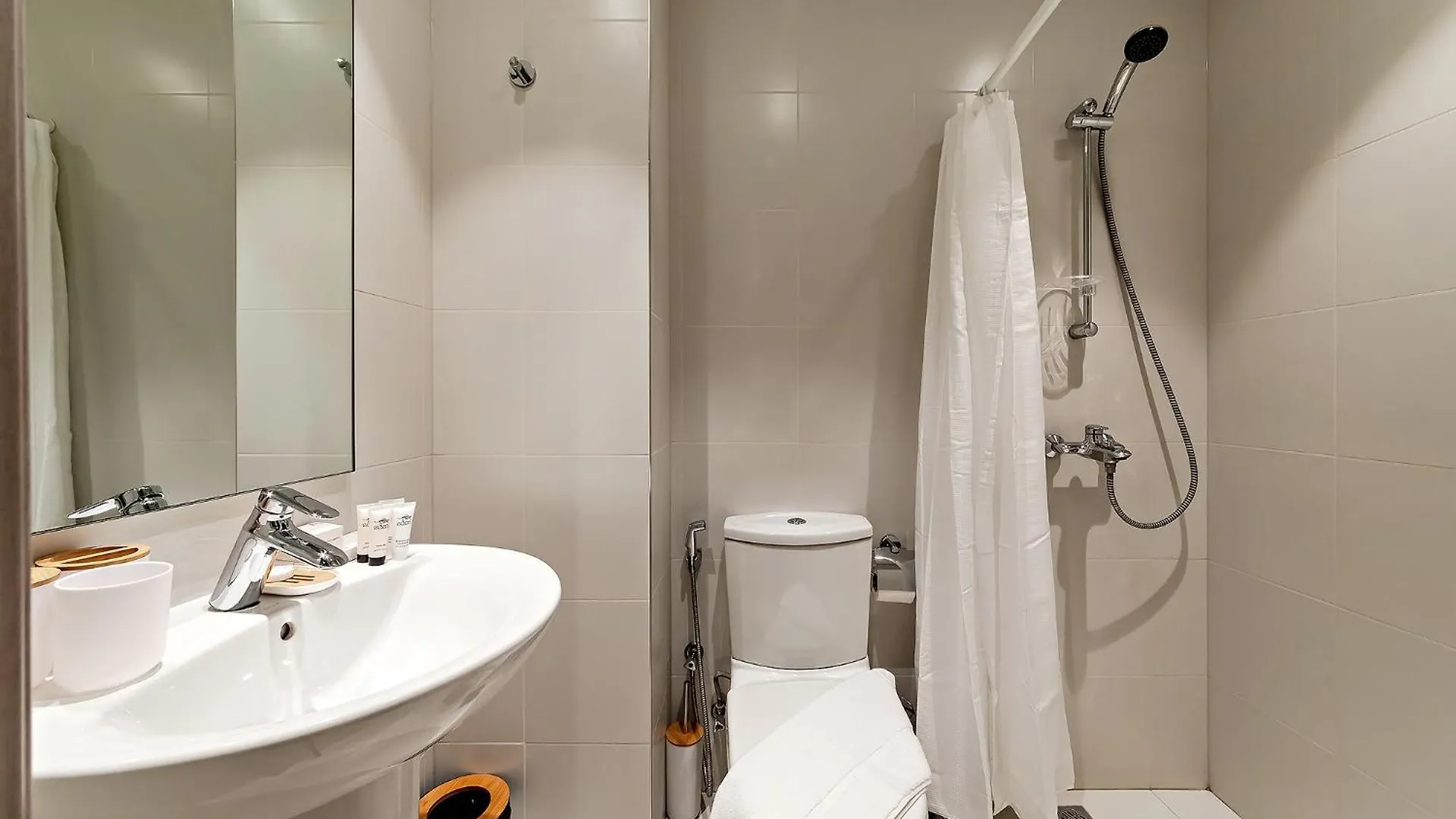 Luxury Apartment With Burj Khalifa Views - 5-Min Walk To Dubai Mall - Newly Upgraded - 10 People - Near Dubai Opera United Arab Emirates