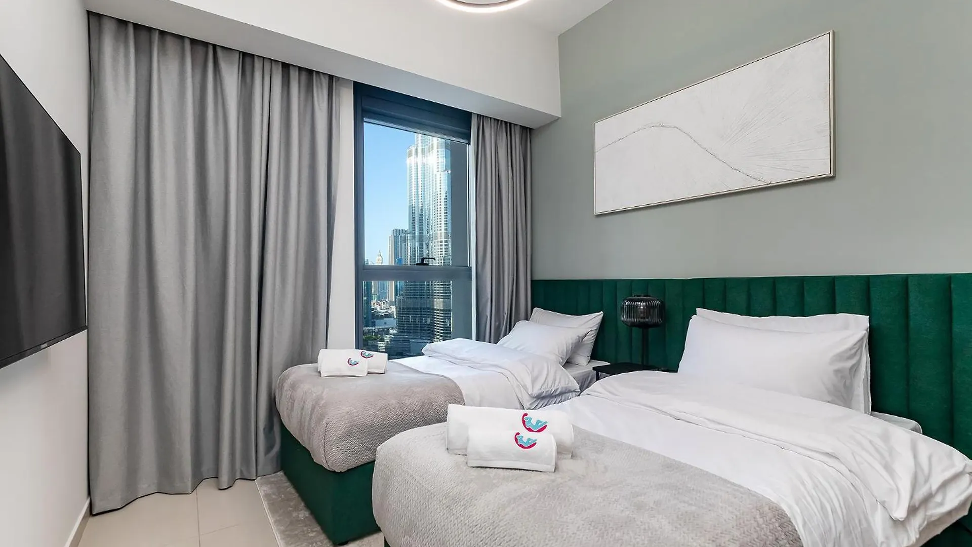 Luxury Apartment With Burj Khalifa Views - 5-Min Walk To Dubai Mall - Newly Upgraded - 10 People - Near Dubai Opera