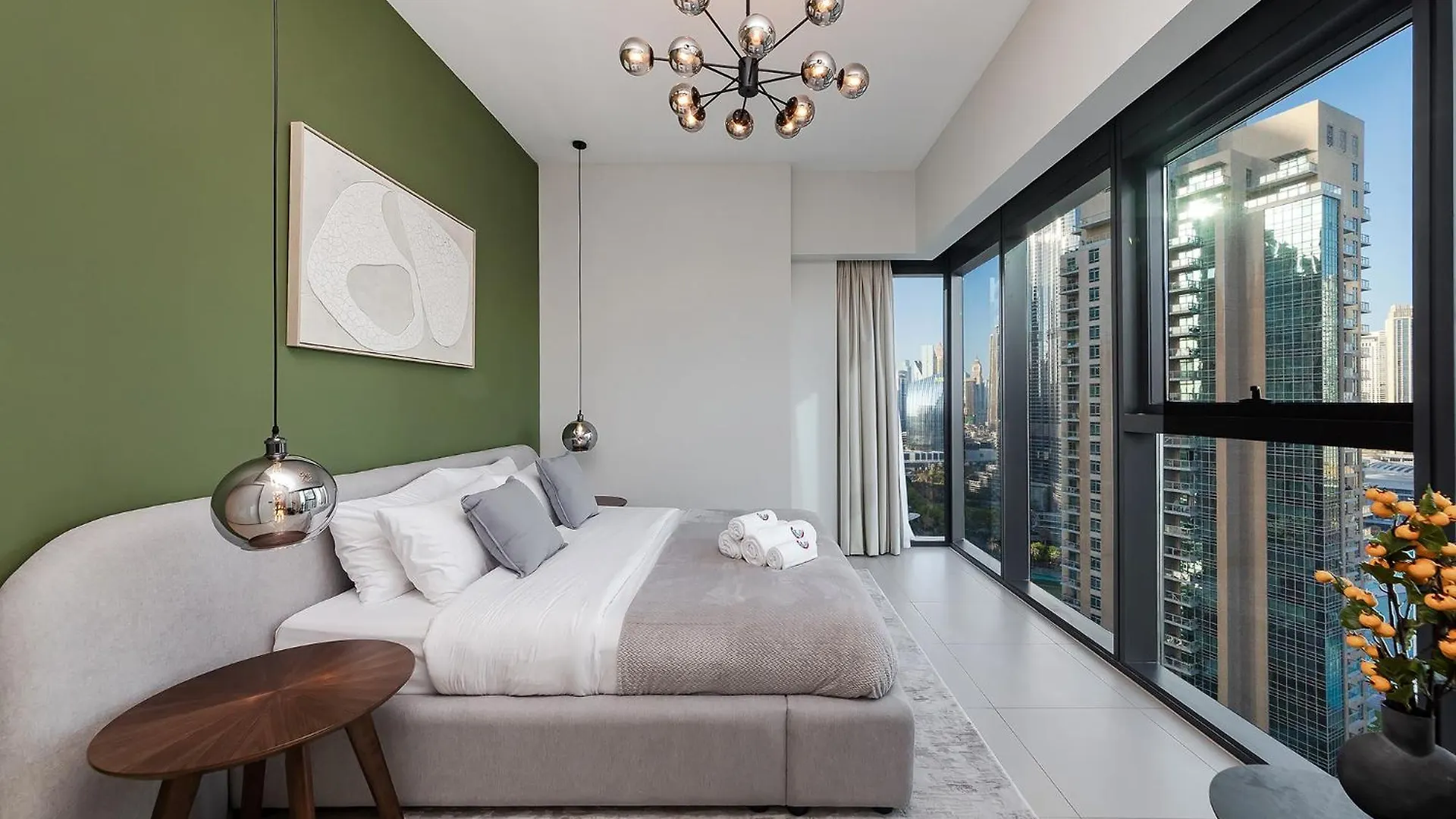 Luxury Apartment With Burj Khalifa Views - 5-Min Walk To Dubai Mall - Newly Upgraded - 10 People - Near Dubai Opera