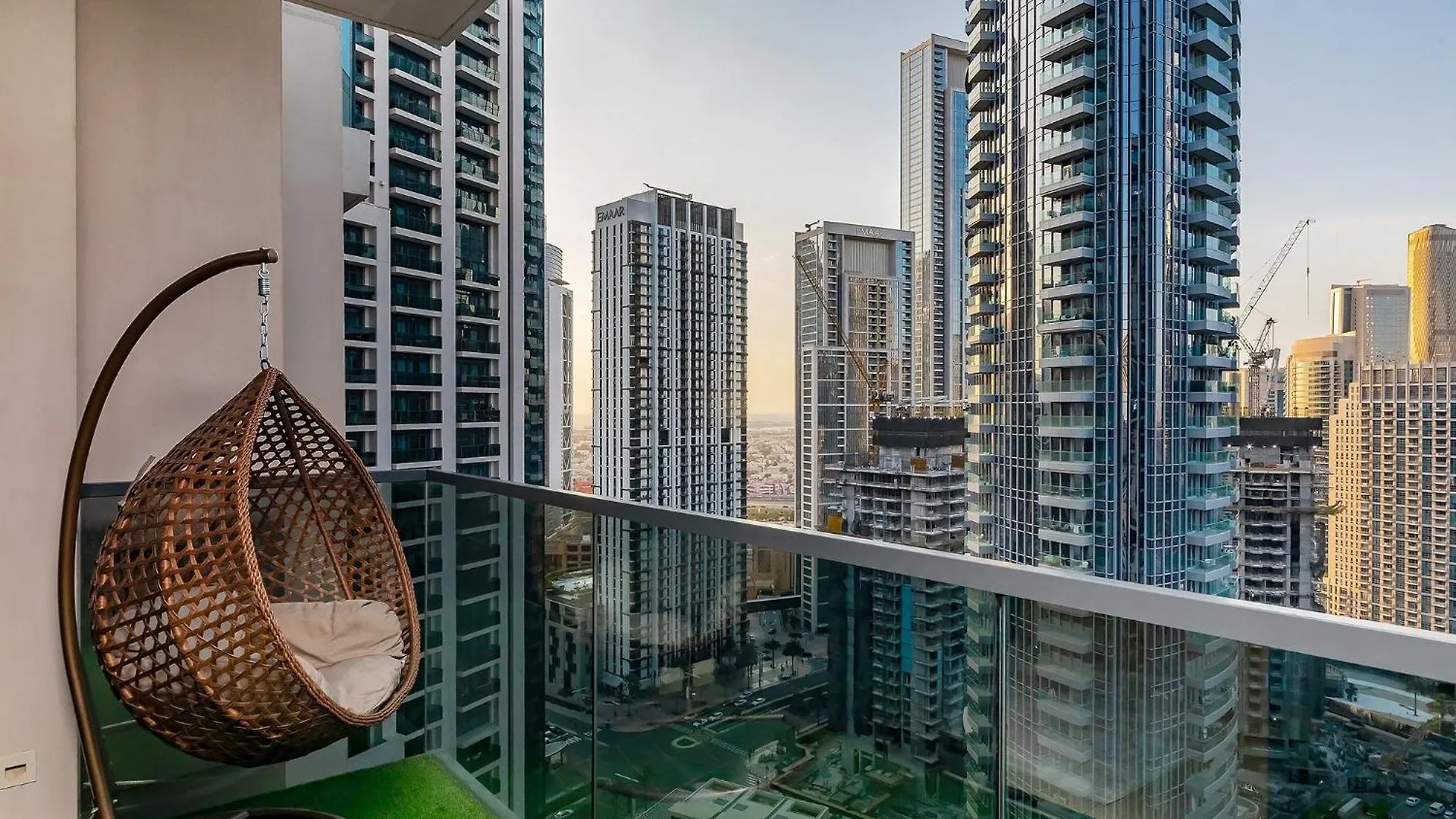 Luxury Apartment With Burj Khalifa Views - 5-Min Walk To Dubai Mall - Newly Upgraded - 10 People - Near Dubai Opera