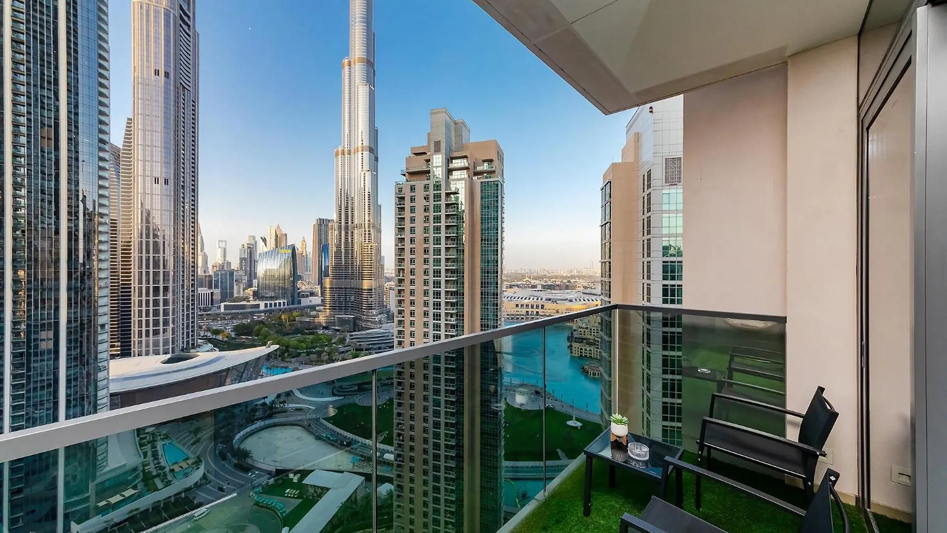 Luxury Apartment With Burj Khalifa Views - 5-Min Walk To Dubai Mall - Newly Upgraded - 10 People - Near Dubai Opera location