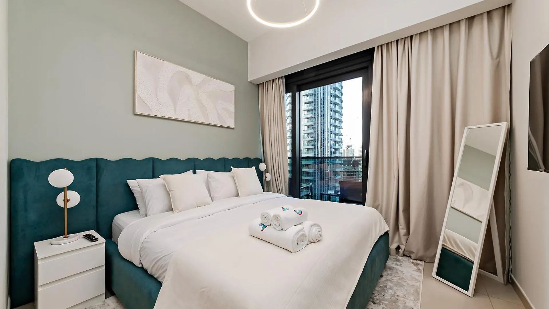 Luxury Apartment With Burj Khalifa Views - 5-Min Walk To Dubai Mall - Newly Upgraded - 10 People - Near Dubai Opera