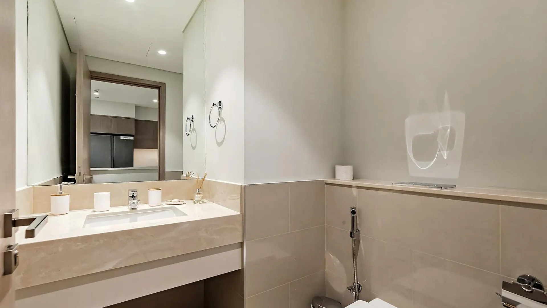 Luxury Apartment With Burj Khalifa Views - 5-Min Walk To Dubai Mall - Newly Upgraded - 10 People - Near Dubai Opera