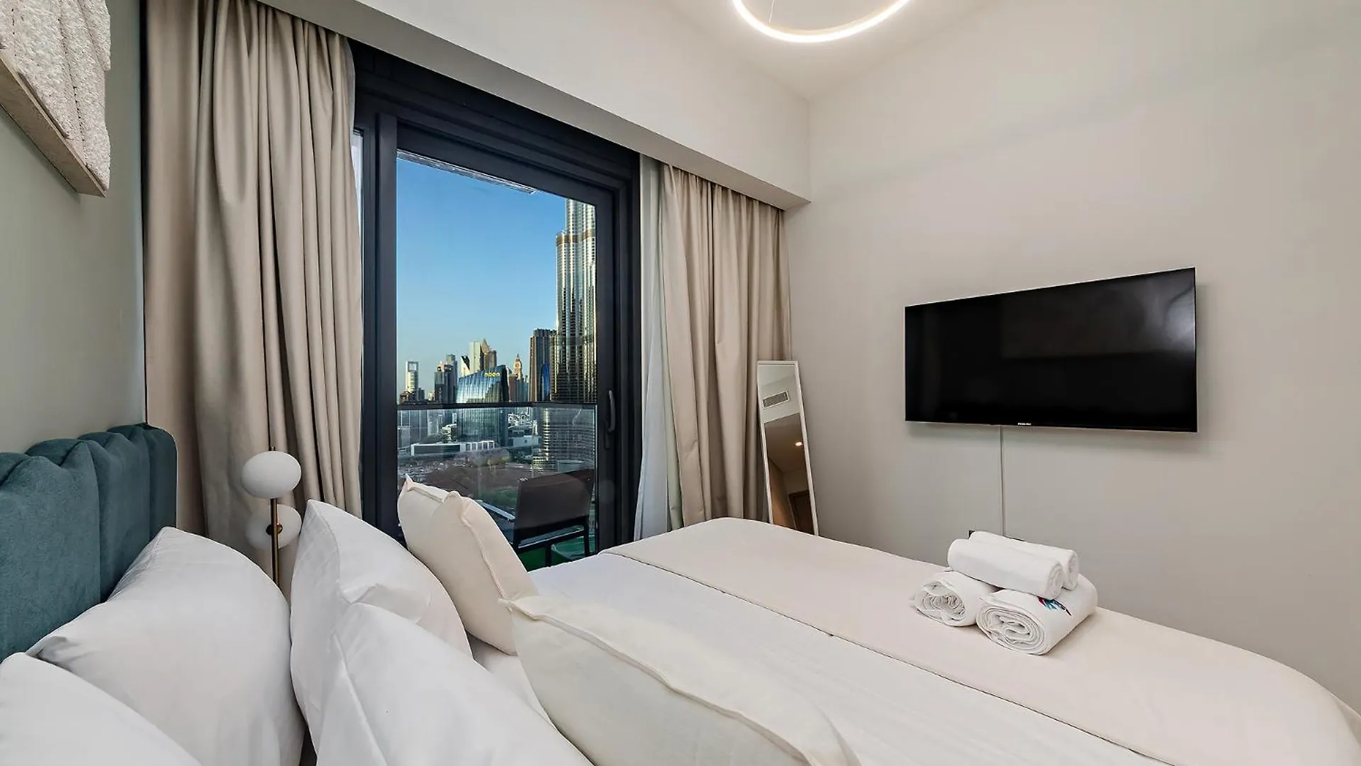 Luxury Apartment With Burj Khalifa Views - 5-Min Walk To Dubai Mall - Newly Upgraded - 10 People - Near Dubai Opera 0*,  Emiratos Árabes Unidos