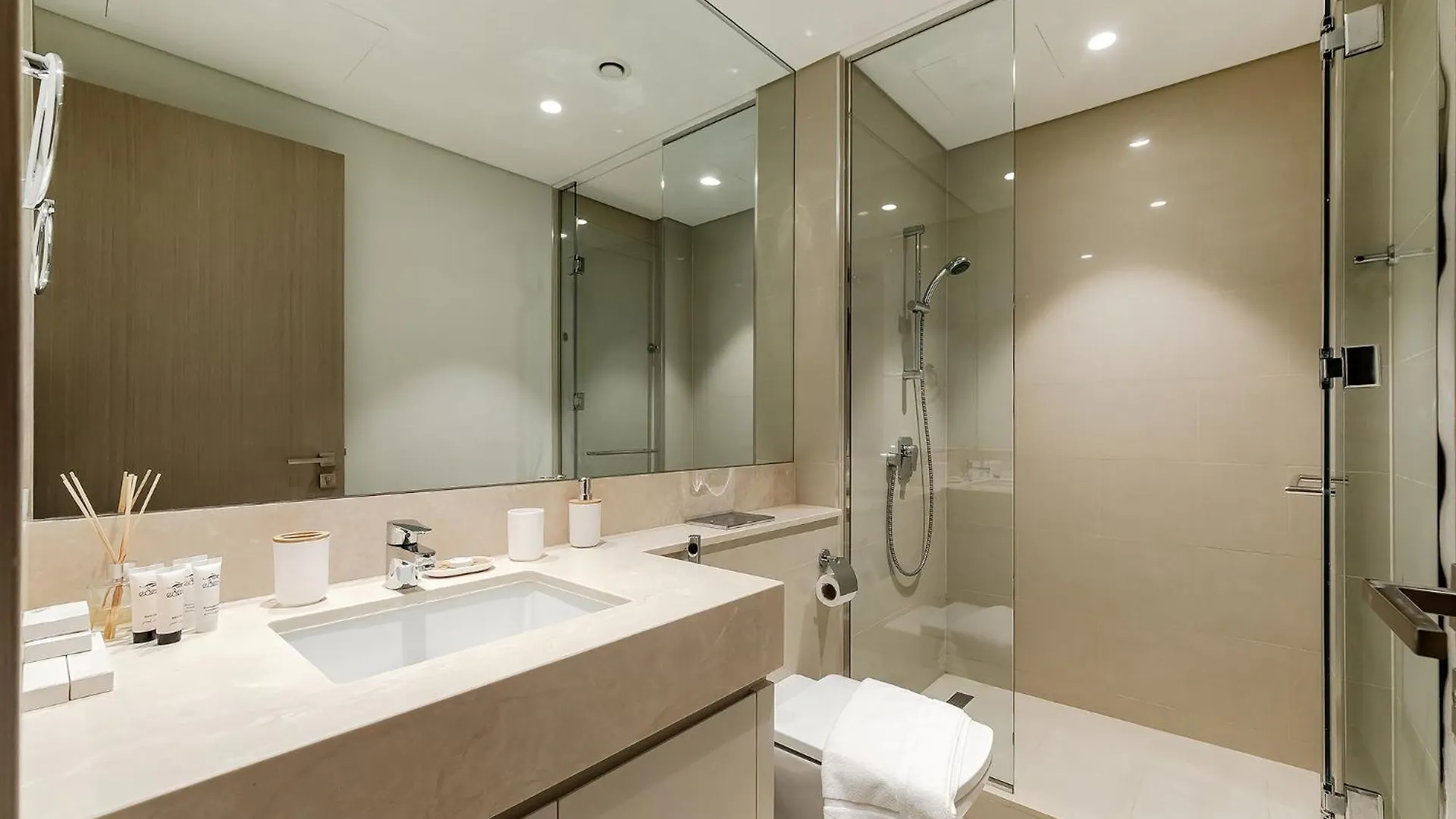 Luxury Apartment With Burj Khalifa Views - 5-Min Walk To Dubai Mall - Newly Upgraded - 10 People - Near Dubai Opera 0*,